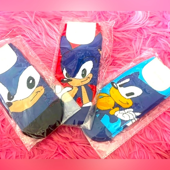 Sonic the hedgehog three pairs of socks brand new - Picture 1 of 2